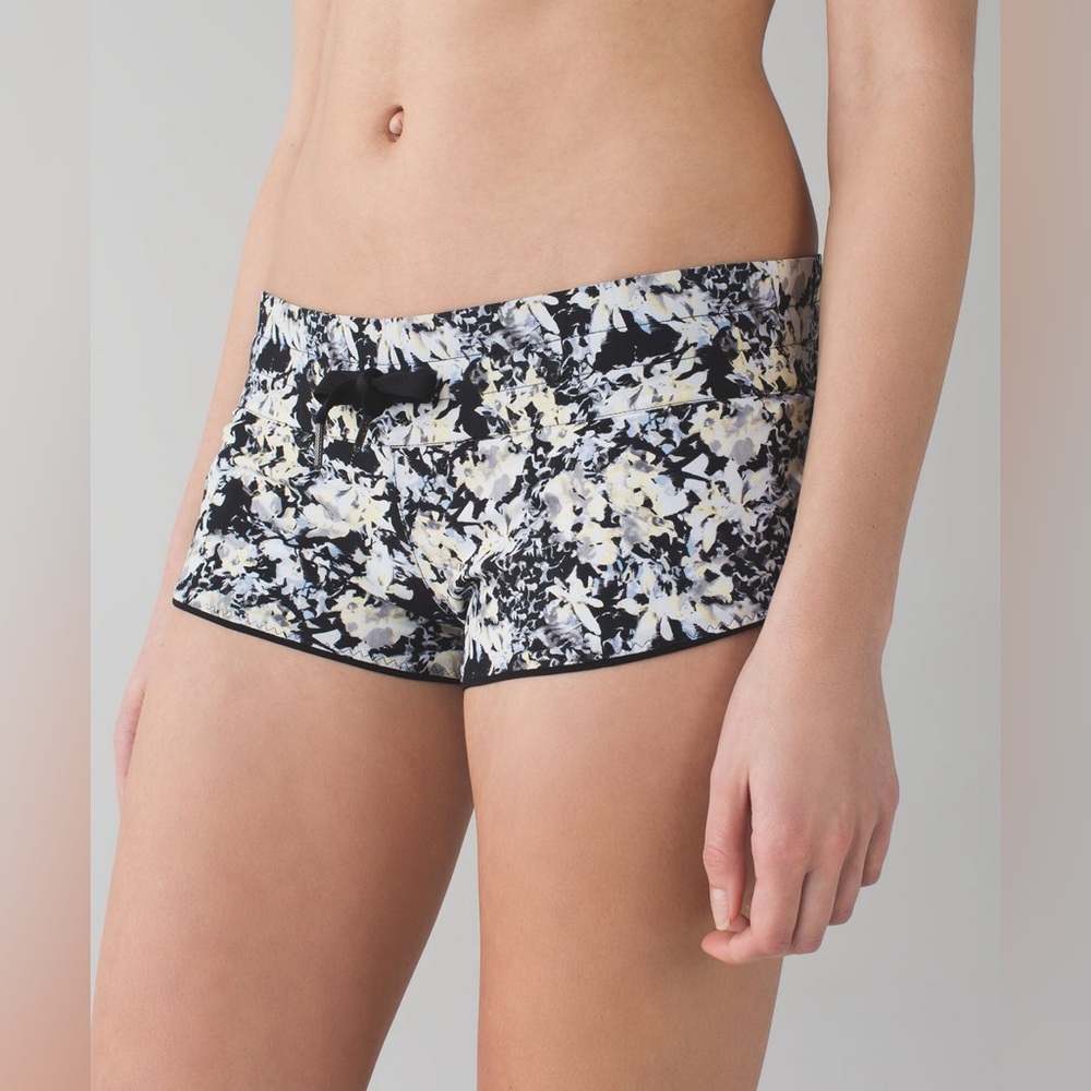Lululemon Reversible Water Surf Short in Crosscourt Petal Gray Black - Size 2? - Picture 1 of 10